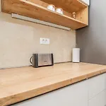 Central One-Bedroom Apartment