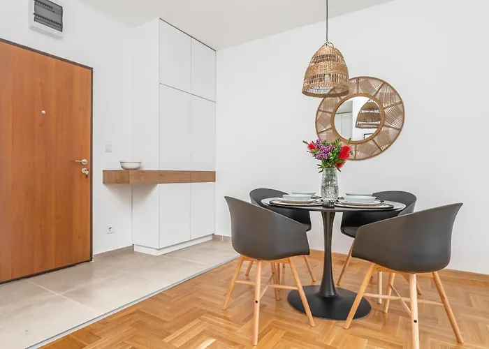 Central One-Bedroom Apartment